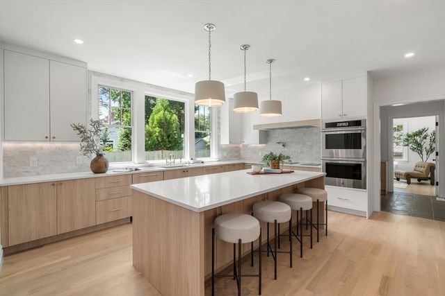 28 Parker Rd, Wellesley, MA 02482