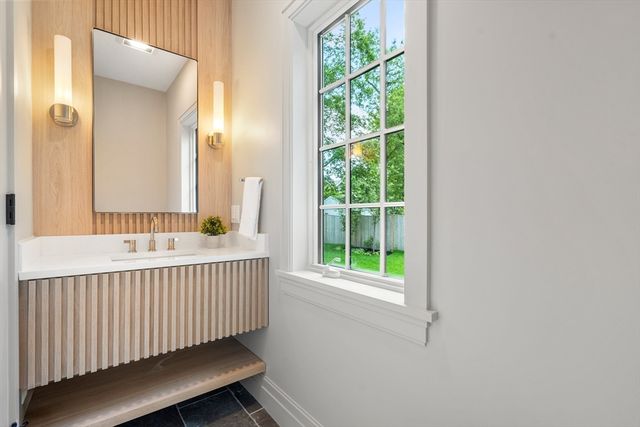 28 Parker Rd, Wellesley, MA 02482