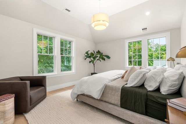 28 Parker Rd, Wellesley, MA 02482