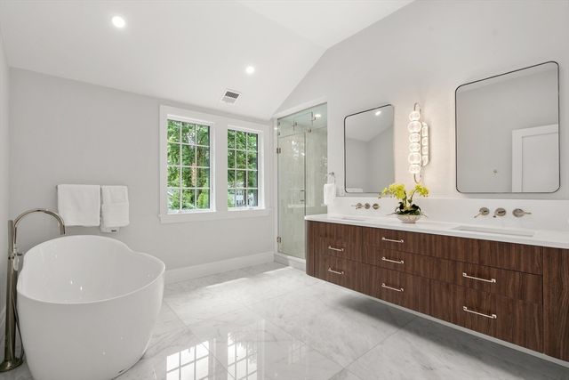 28 Parker Rd, Wellesley, MA 02482