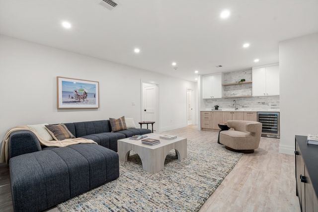 28 Parker Rd, Wellesley, MA 02482