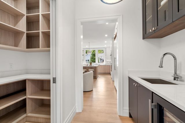28 Parker Rd, Wellesley, MA 02482