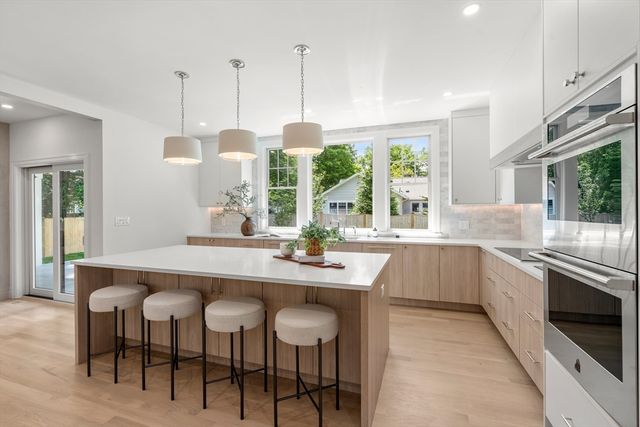 28 Parker Rd, Wellesley, MA 02482