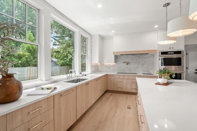 28 Parker Rd, Wellesley, MA 02482