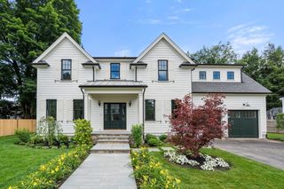 28 Parker Rd, Wellesley, MA 02482