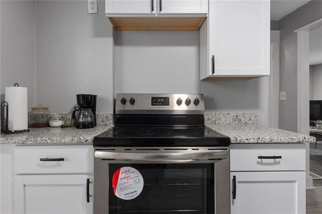 1707 W 44th Street, Kansas City, MO 64111