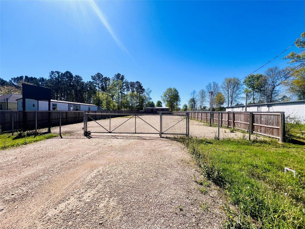 960 County Road 5021, Cleveland, TX 77327