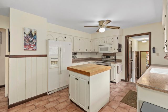 328 E Tratebas Road, Chesterton, IN 46304