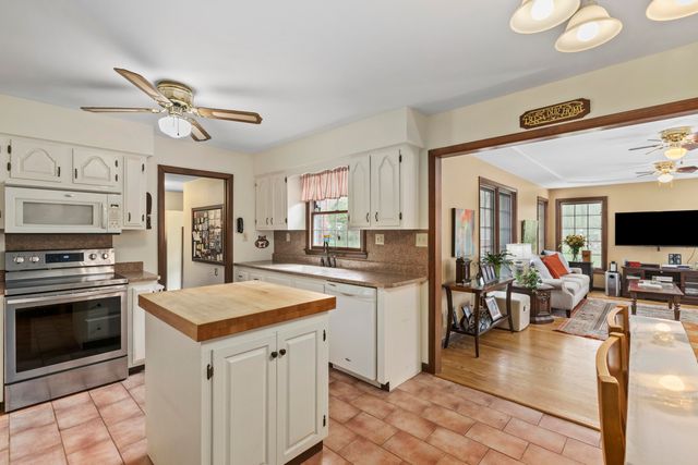 328 E Tratebas Road, Chesterton, IN 46304