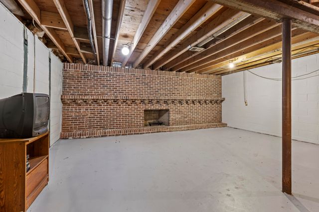 328 E Tratebas Road, Chesterton, IN 46304
