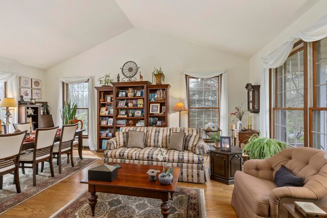 328 E Tratebas Road, Chesterton, IN 46304