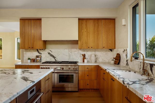4016 San Remo Way, Tarzana (los Angeles), CA 91356