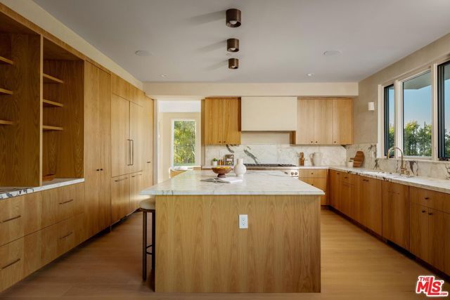 4016 San Remo Way, Tarzana (los Angeles), CA 91356