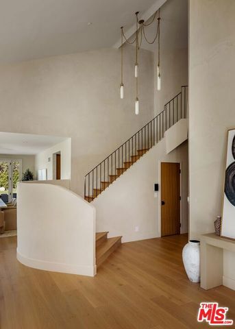 4016 San Remo Way, Tarzana (los Angeles), CA 91356