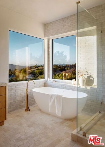 4016 San Remo Way, Tarzana (los Angeles), CA 91356