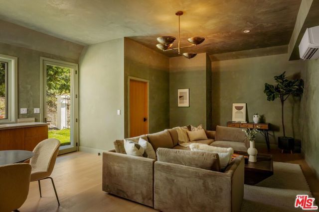4016 San Remo Way, Tarzana (los Angeles), CA 91356