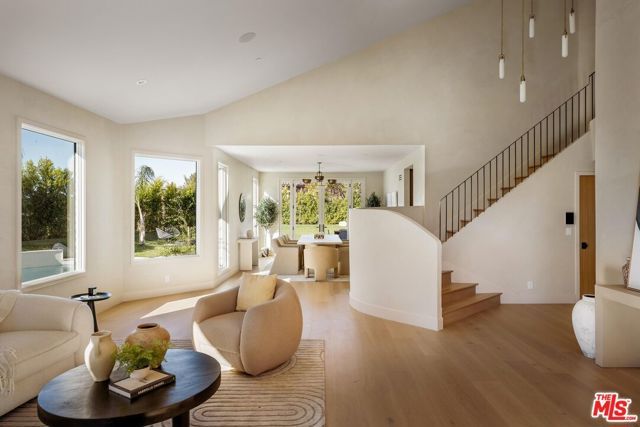 4016 San Remo Way, Tarzana (los Angeles), CA 91356