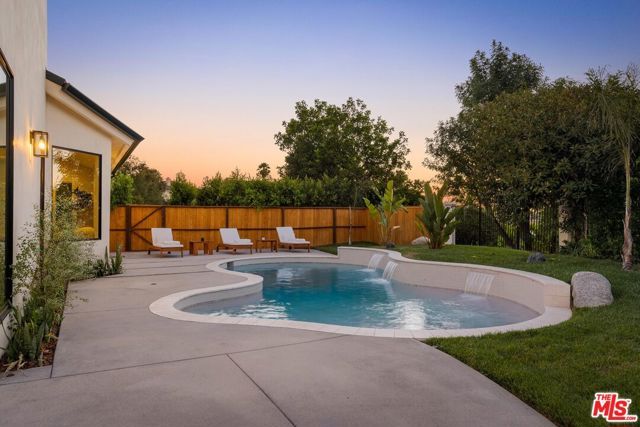 4016 San Remo Way, Tarzana (los Angeles), CA 91356