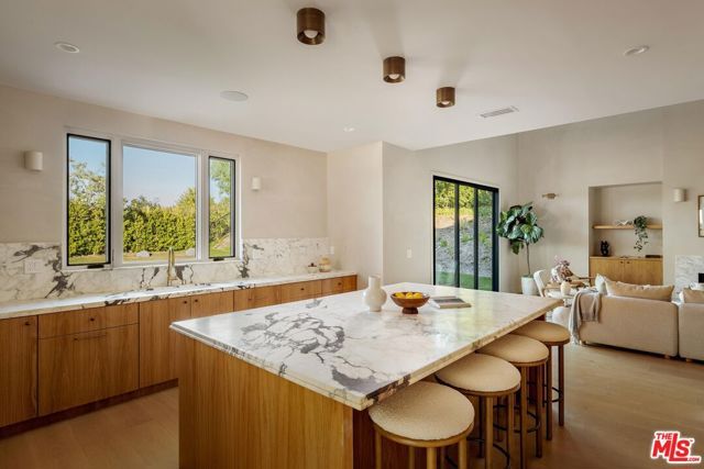 4016 San Remo Way, Tarzana (los Angeles), CA 91356