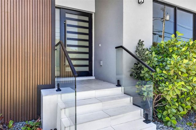 4426 W EUCLID AVENUE, Tampa, FL 33629