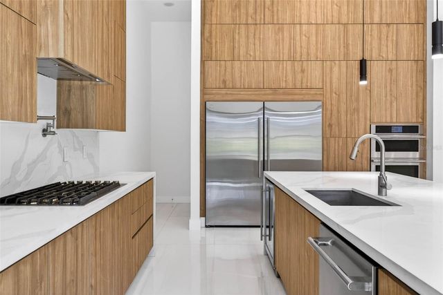 4426 W EUCLID AVENUE, Tampa, FL 33629