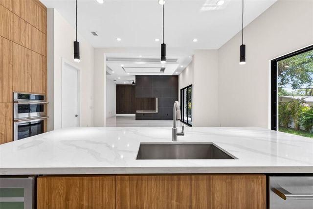 4426 W EUCLID AVENUE, Tampa, FL 33629