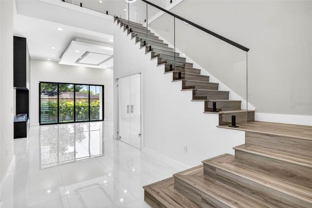 4426 W EUCLID AVENUE, Tampa, FL 33629