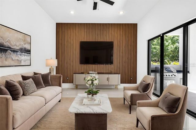 4426 W EUCLID AVENUE, Tampa, FL 33629