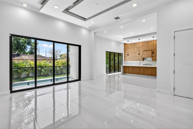 4426 W EUCLID AVENUE, Tampa, FL 33629