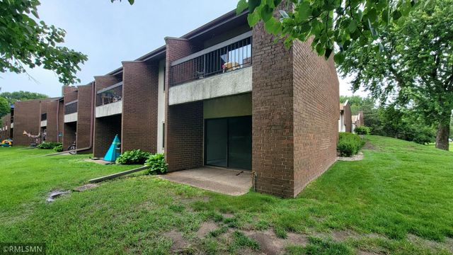 1529 Millpond Court, Chaska, MN 55318