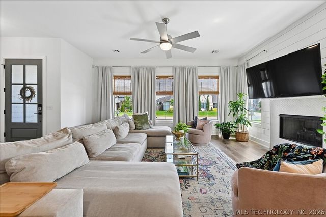 6016 E 126 Place S, Bixby, OK 74008