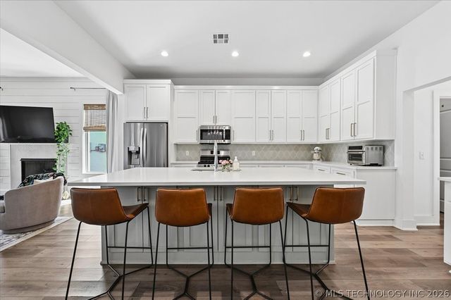 6016 E 126 Place S, Bixby, OK 74008