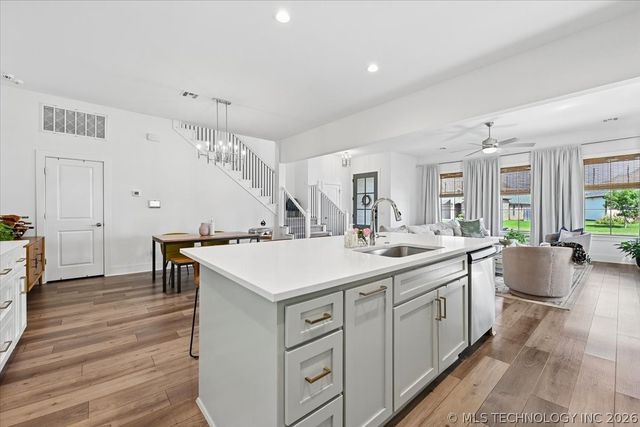6016 E 126 Place S, Bixby, OK 74008