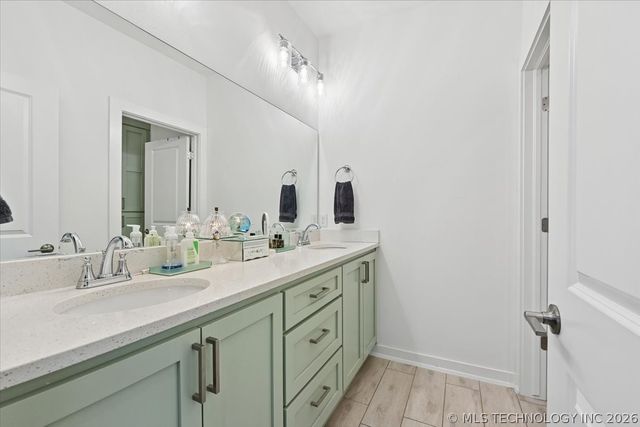 6016 E 126 Place S, Bixby, OK 74008