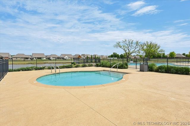 6016 E 126 Place S, Bixby, OK 74008