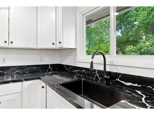 226 Se 157TH Ave, Portland, OR 97233