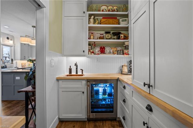 3061 Beaden DR, Virginia Beach, VA 23456