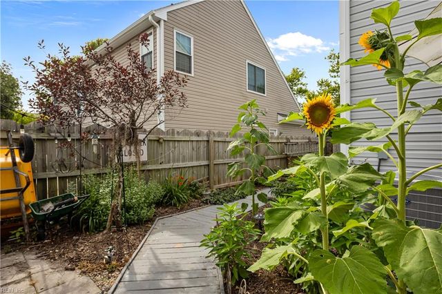 3061 Beaden DR, Virginia Beach, VA 23456