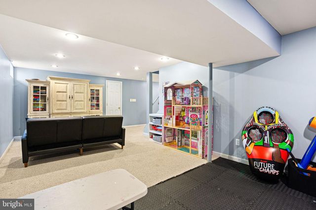 27 GLASGOW RD, Williamstown, NJ 08094