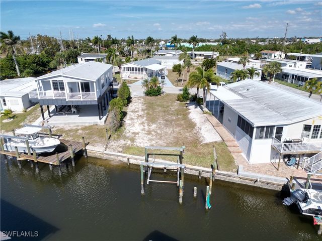 11391 Azalea LN, Fort Myers Beach, FL 33931