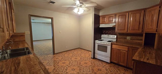 424 E Young Street, Howe, TX 75459