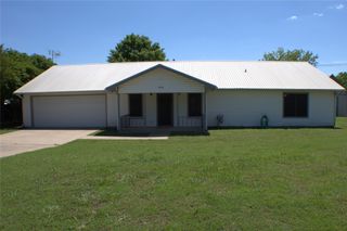 424 E Young Street, Howe, TX 75459