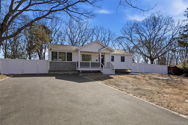 5 Bear Lane, Centereach, NY 11720