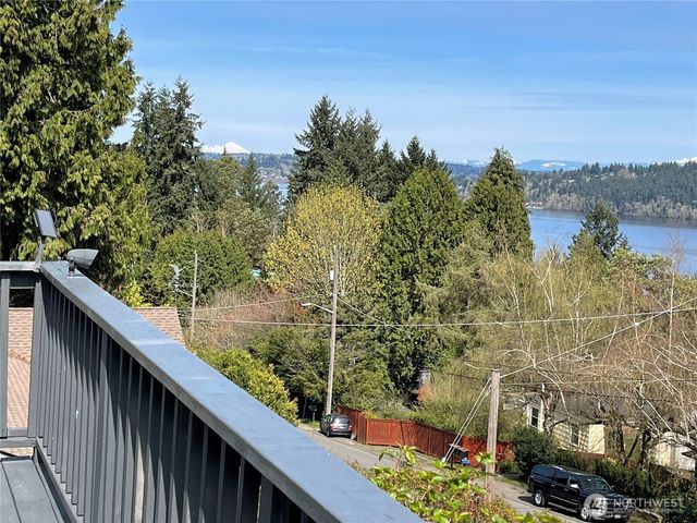 12321 42nd Avenue NE, Seattle, WA 98125