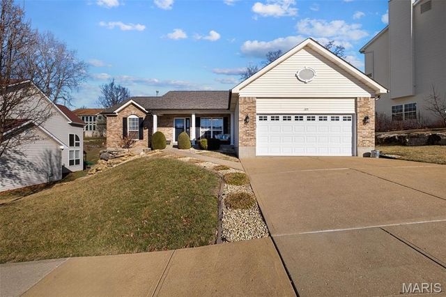 1375 Mosswoods Drive, Fenton, MO 63026