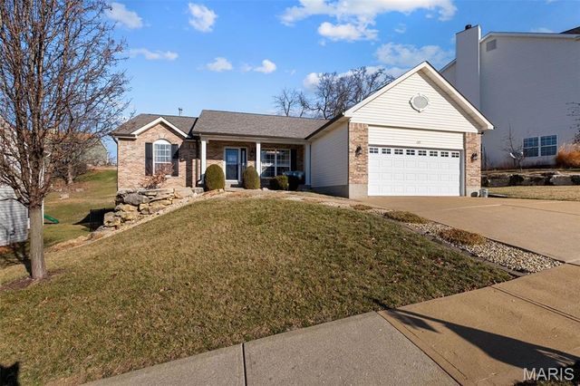 1375 Mosswoods Drive, Fenton, MO 63026