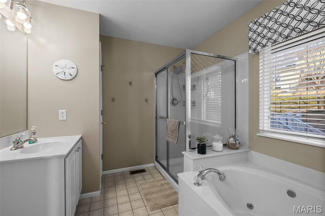 1375 Mosswoods Drive, Fenton, MO 63026