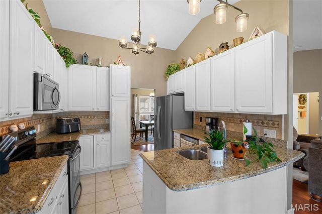 1375 Mosswoods Drive, Fenton, MO 63026