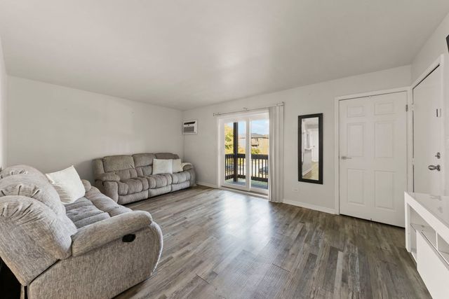 1002 Spruce Street 2B, Glendale Heights, IL 60139