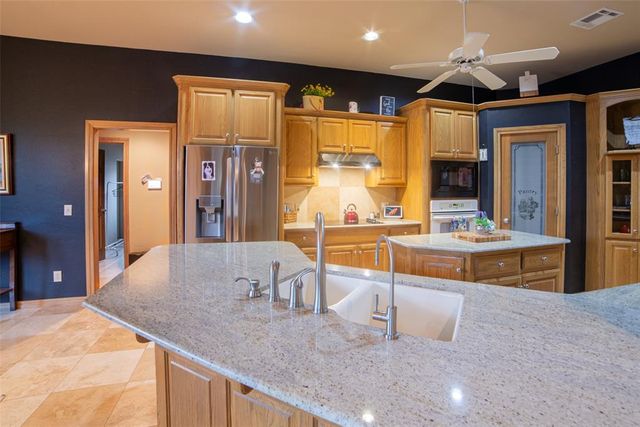 5731 Cimarron Manor, Guthrie, OK 73044